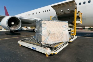 Estagnação econômica reduz transporte aéreo de cargas 